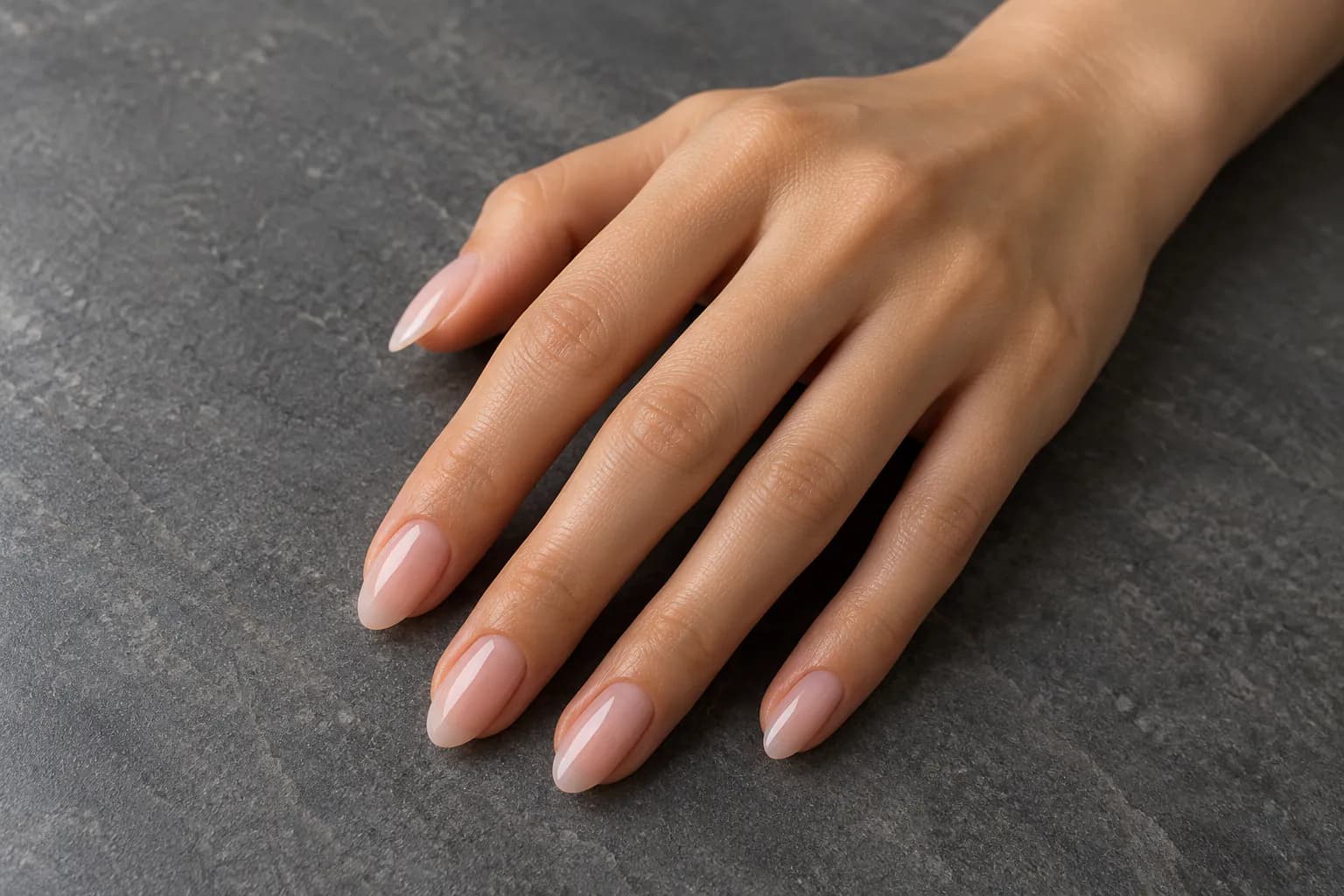 Almond Nail Ideas: Short, Simple and Seasonal Looks